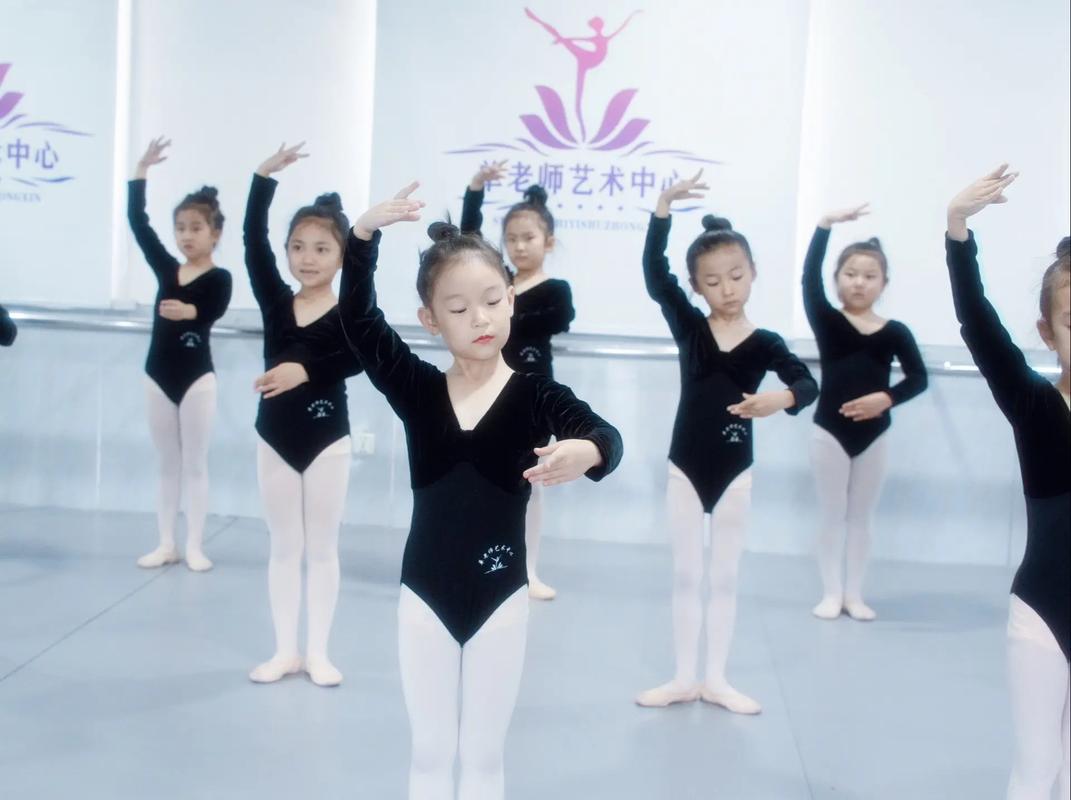 舞蹈课堂随拍 在热爱的生活中翩翩起舞